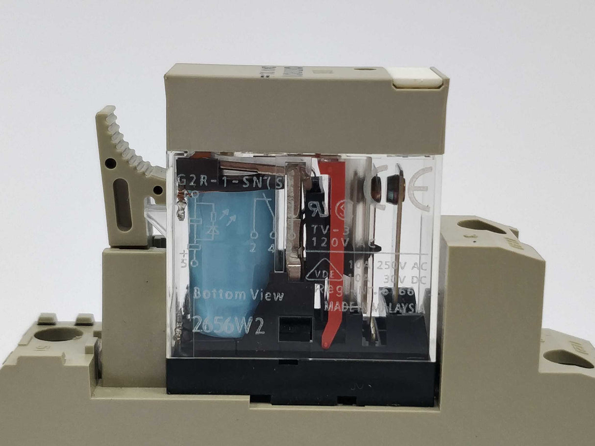 OMRON G2R-1-SN (S) Relay with base P2RF-05-E