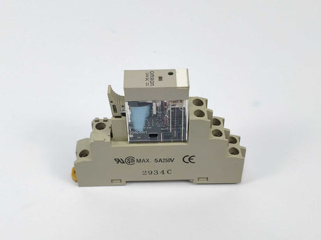 OMRON G2R-2-SN (S) Relay with socket P2RF-08-E