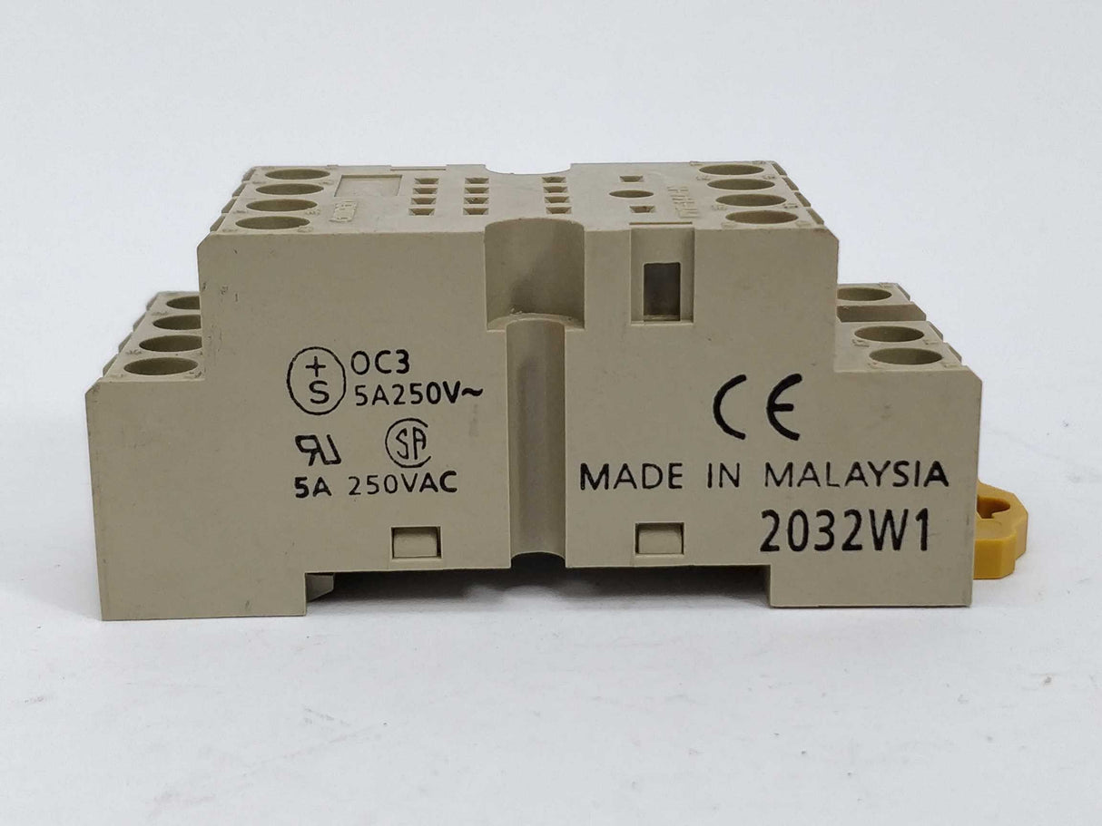 OMRON PYF-14A-N Relay socket 250VAC 5A 2pcs