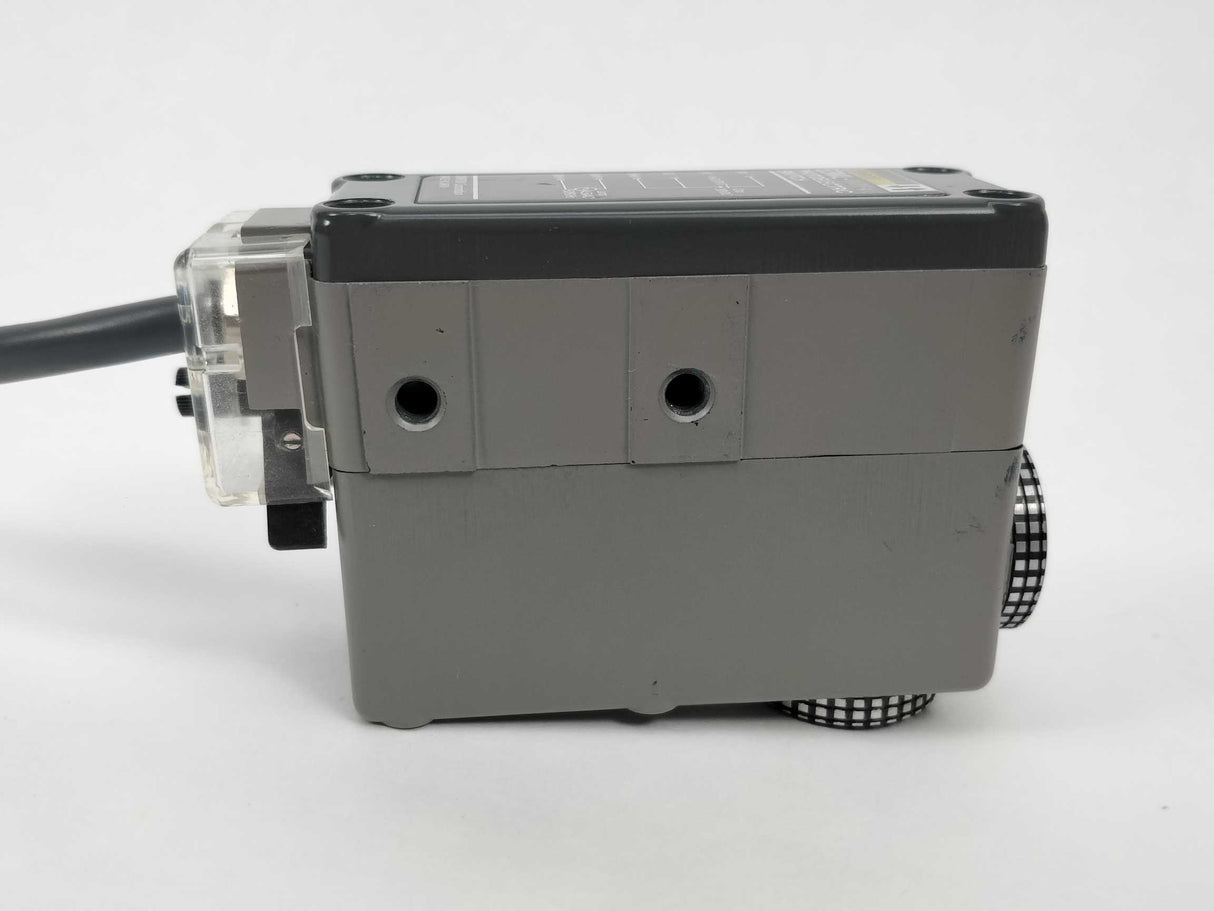 OMRON E3ML-M8F4G Photoelectric Switch