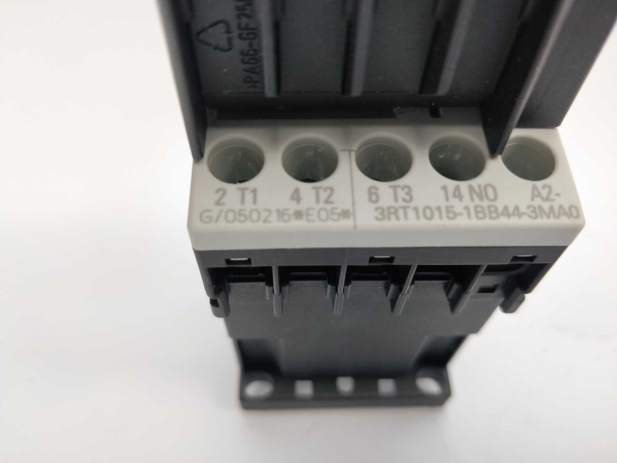 Siemens 3RT1015-1BB44-3MA0 24VDC Coil Power contactor