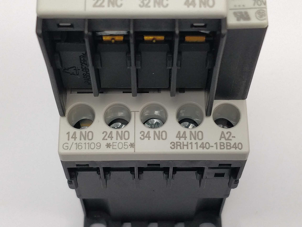 Siemens 3RH1140-1BB40 24VDC Contactor relay with 3RH1911-1HA12 & 3RT1916-1JK00