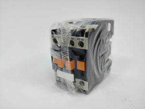 TELEMECANIQUE CA2 DN40M7 Control relay 220V 50/60Hz coil