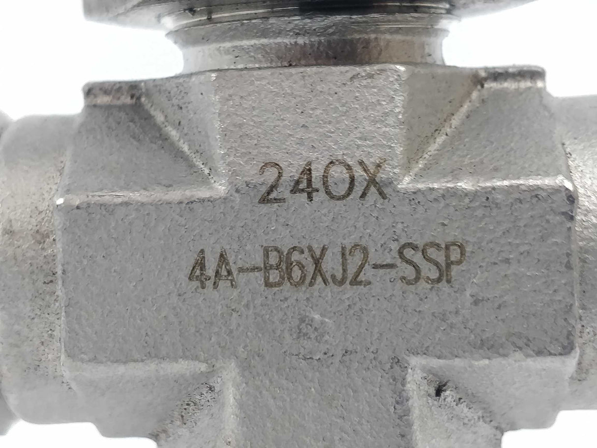 Parker 4A-B6XJ2-SSP Three Way Ball Valve, only used for water, like new.