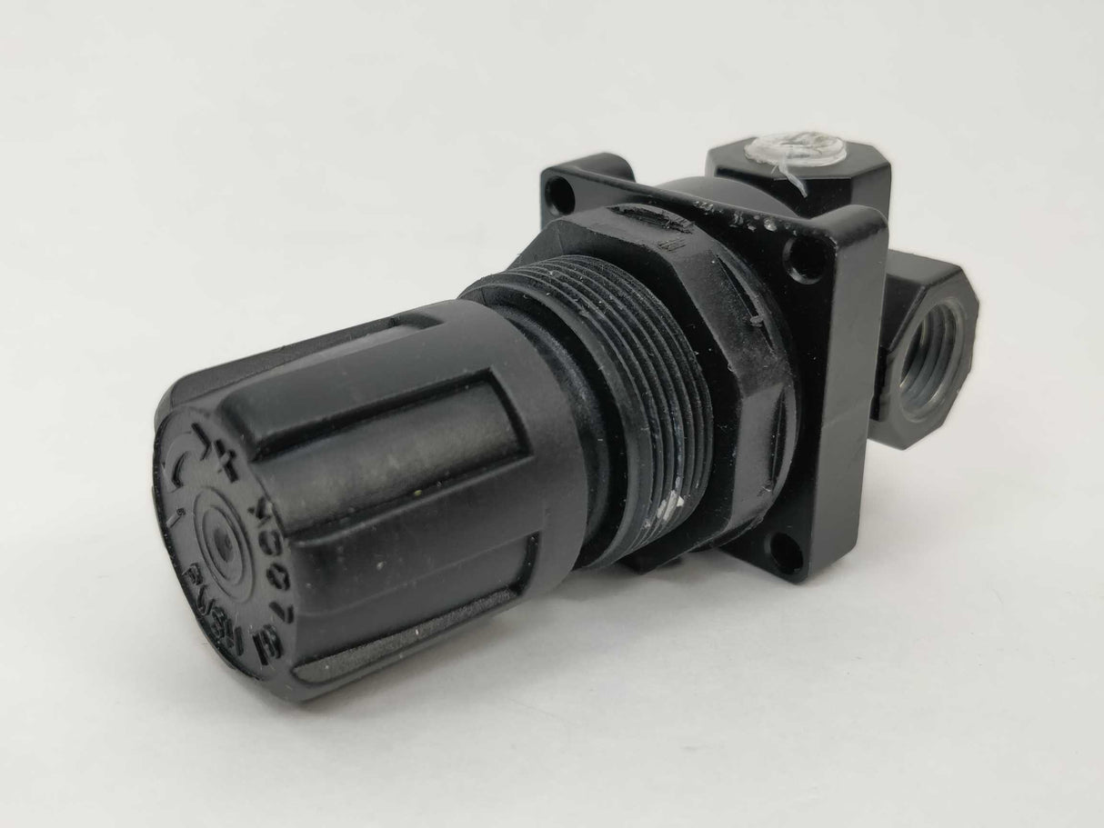 Wilkerson P01-C2-000 Regulator valve