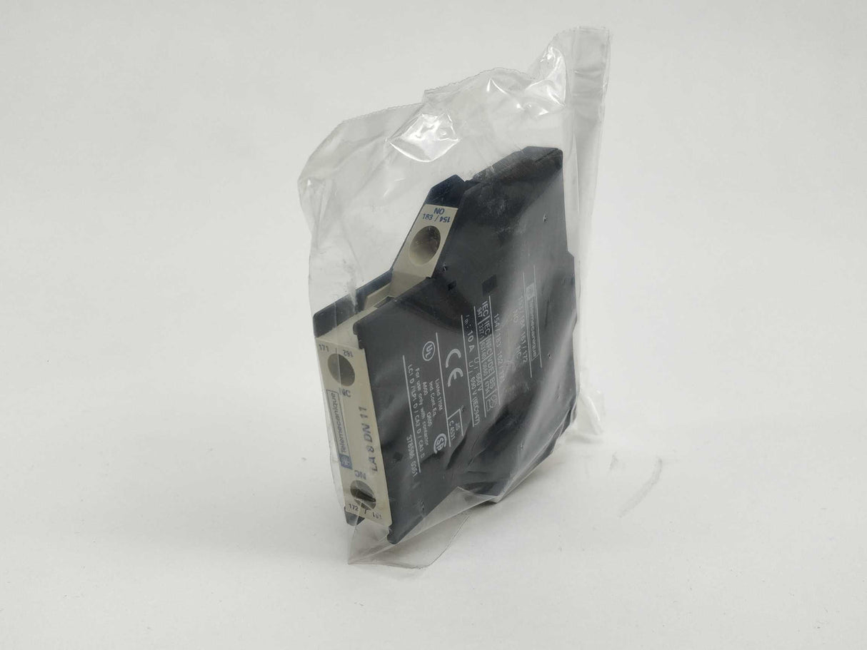 TELEMECANIQUE LA8 DN11 023648, Lateral contact block.