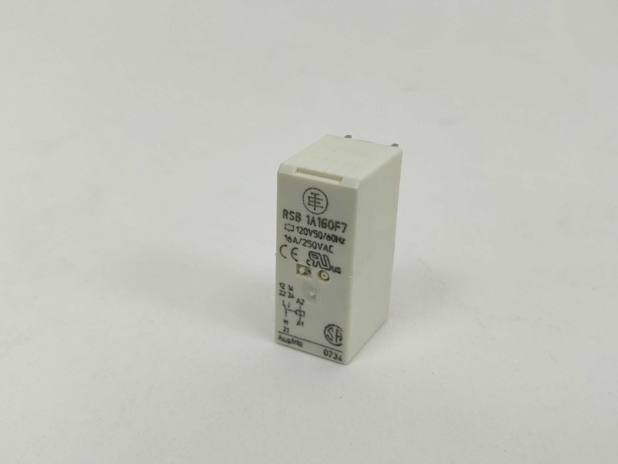 Schneider / Telemecanique RSB1A160F7 Plug in Relay With RSZE1S48M Socket