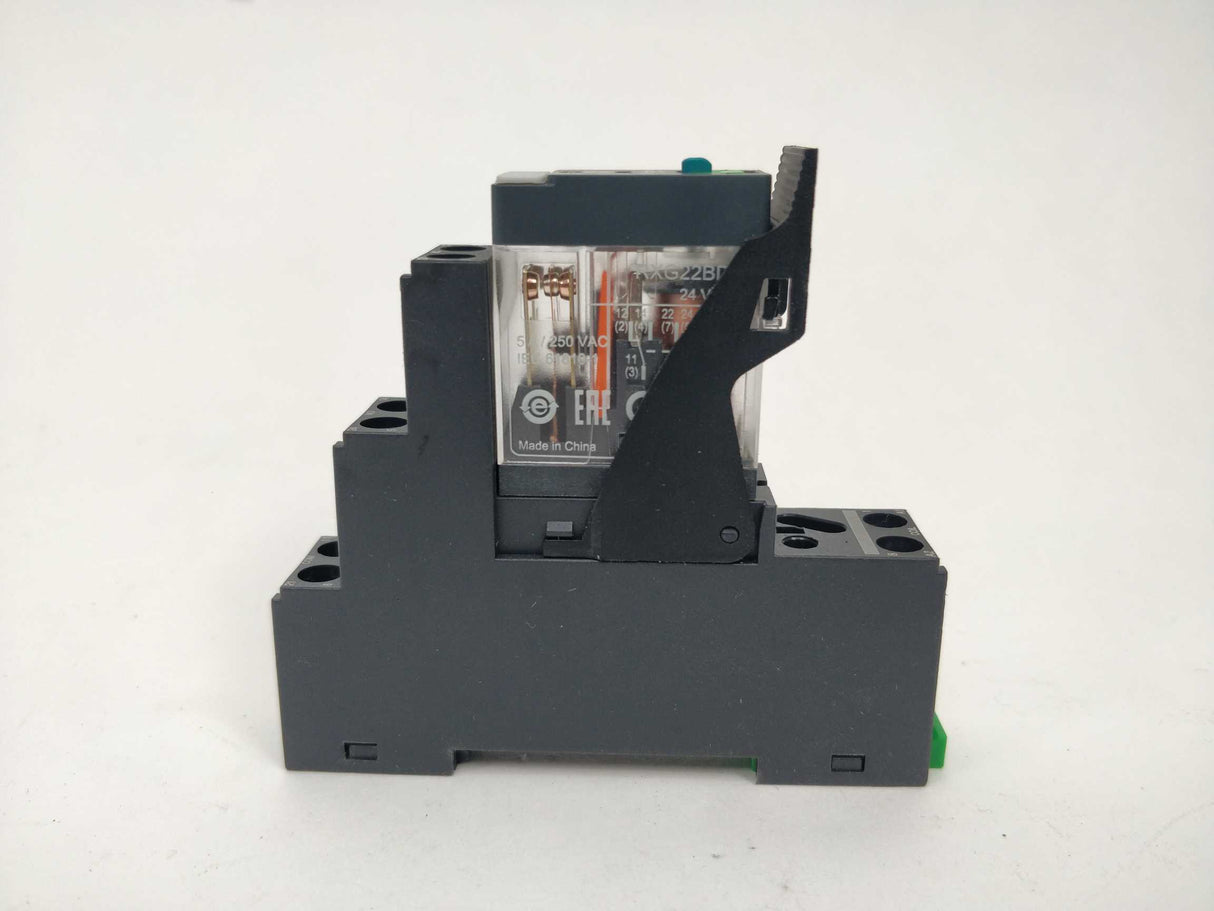 Schneider Electric Relay RXG22BD + support RGZE1S48M