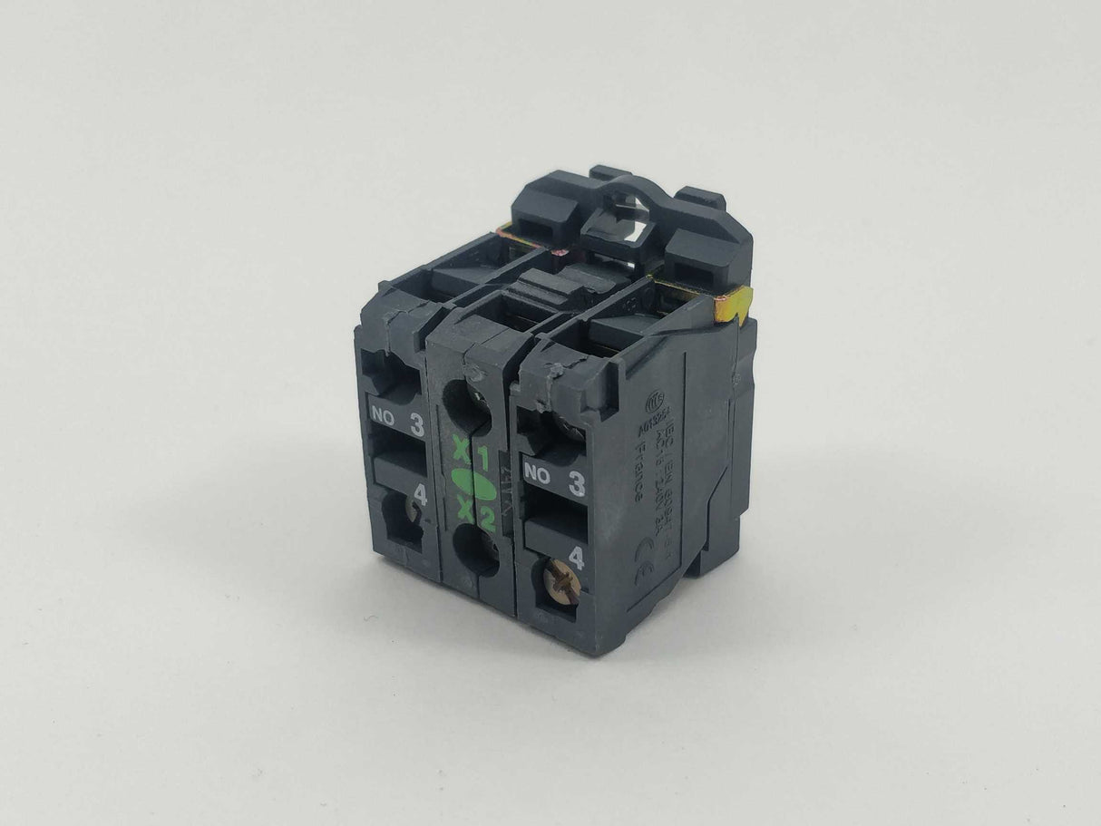 TELEMECANIQUE ZB5AW0B33 090845 LED 24V Contact Block