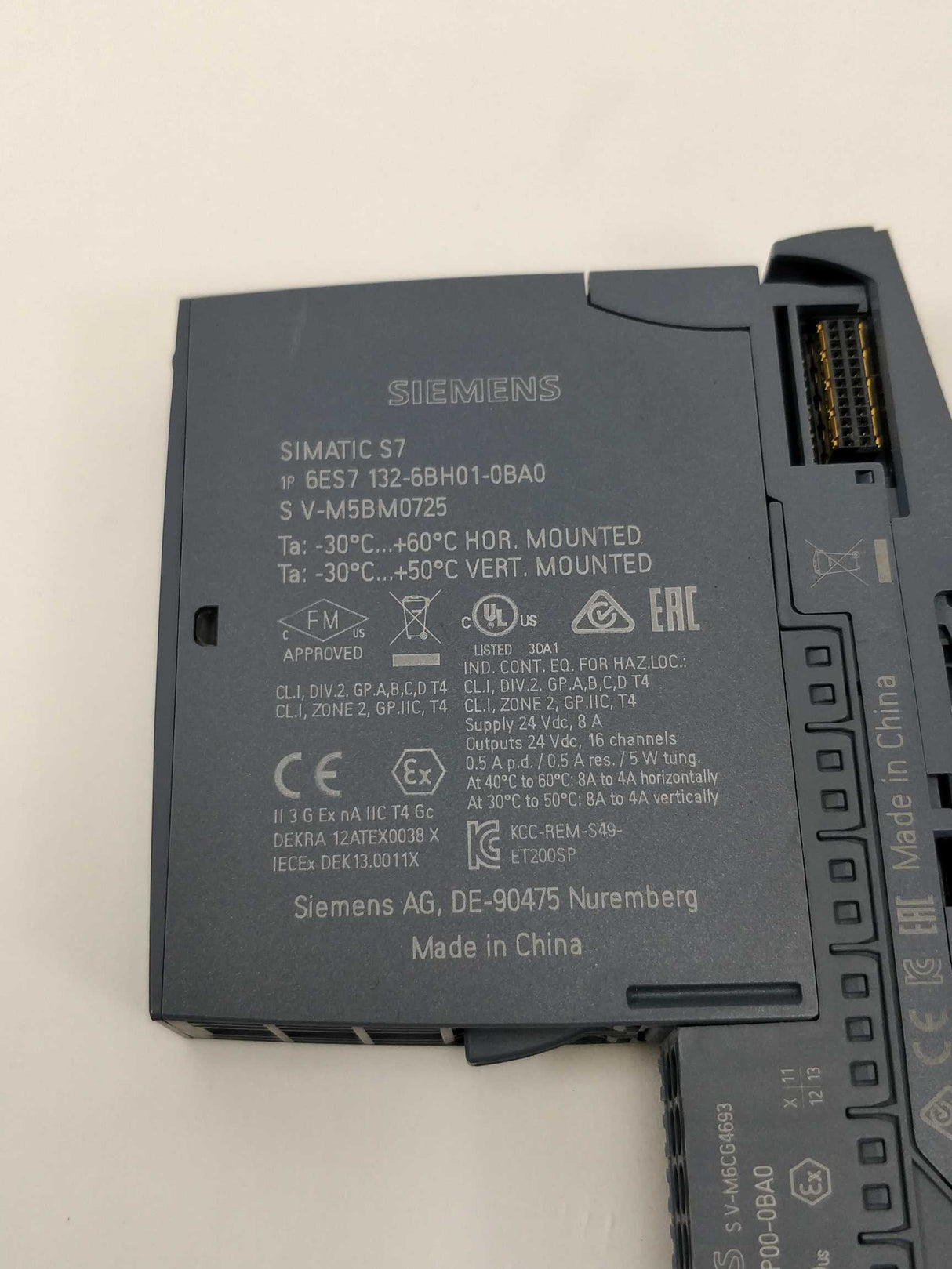 Siemens 6ES7132-6BH01-0BA0 with base 6ES7193-6BP00-0BA0