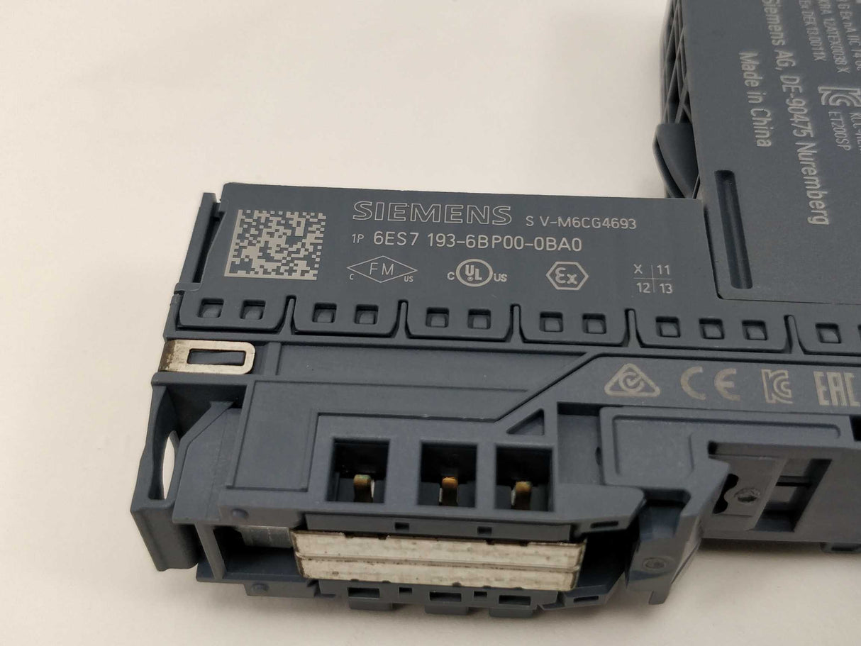 Siemens 6ES7132-6BH01-0BA0 with base 6ES7193-6BP00-0BA0