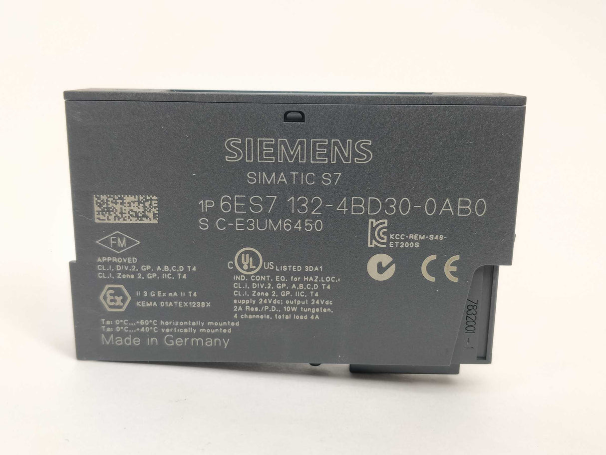 Siemens 6ES7 132-4BD30-0AB0 Digital output module & 6ES7193-4CB20-0AA0