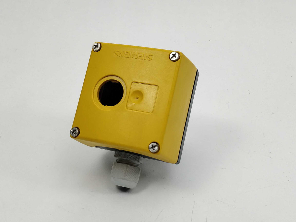 Siemens 3SB38 Emergency Stop Push Button Enclosure