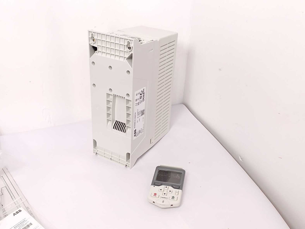 ABB 3AUA0000130331 0.75 kW, 2.6 A ACS580-01-02A7-4+J400+N2901 Frequency converter