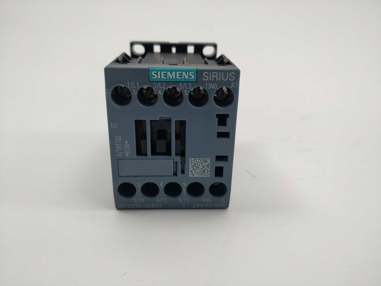 Siemens 3RT2015-1AB01 Power contactor 24 V, 50/60 Hz. AC-3: 7A, 400V, 3kW, 1NO