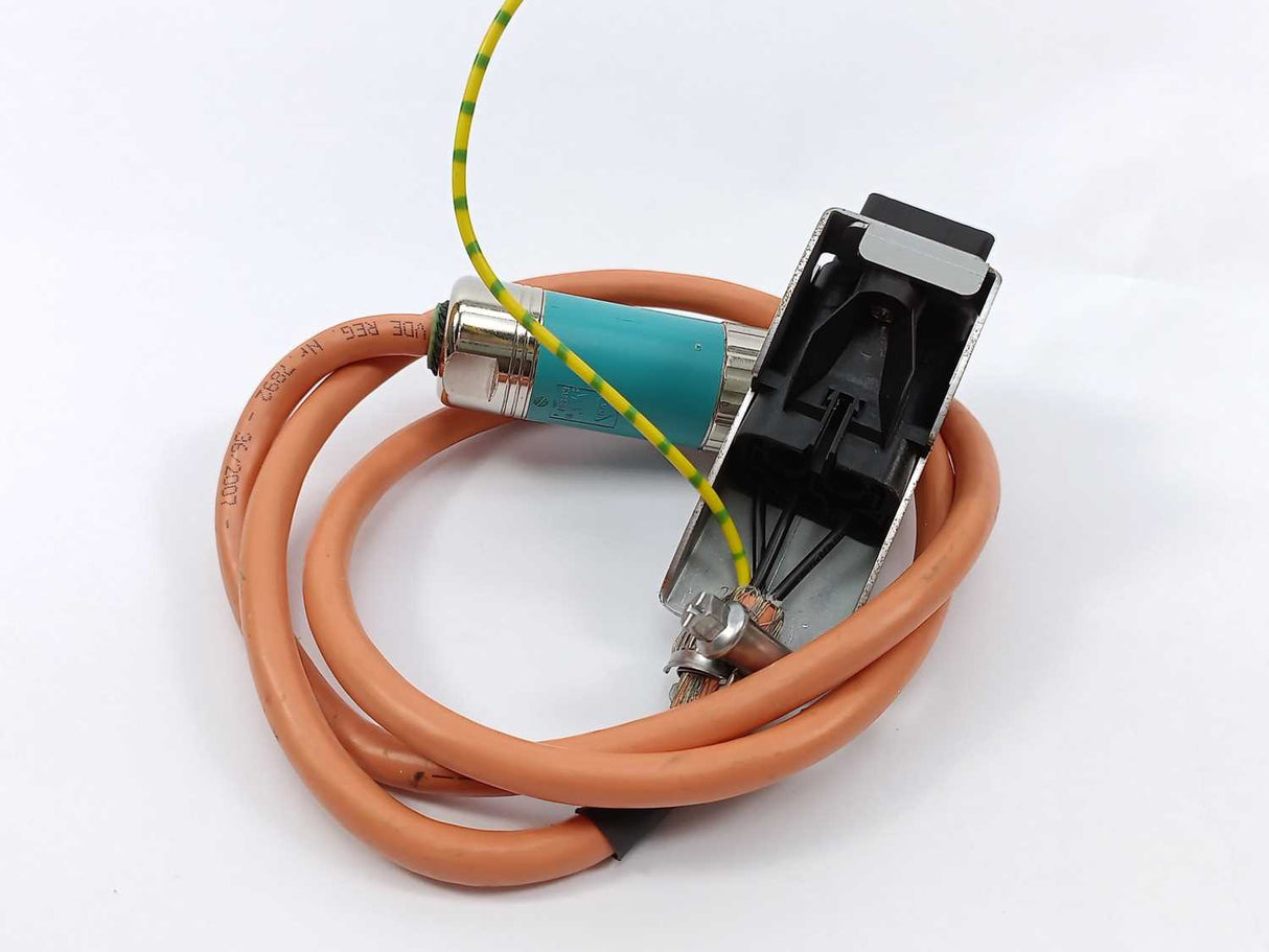 Siemens 6FX5002-5CS01-1AB0 Power cable pre-assembled. Length: 1m.