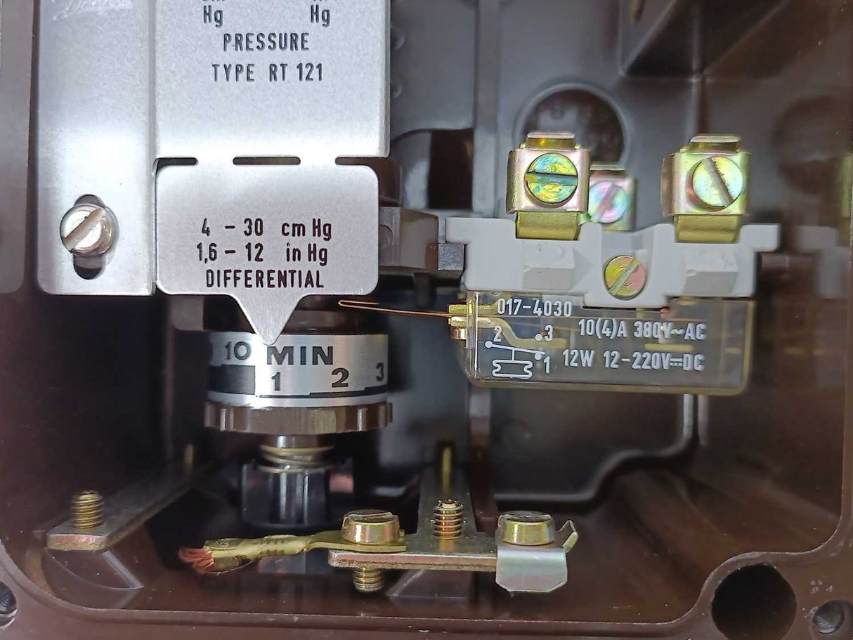 Danfoss 17-5215 RT 121 PRESSURE SWITCH