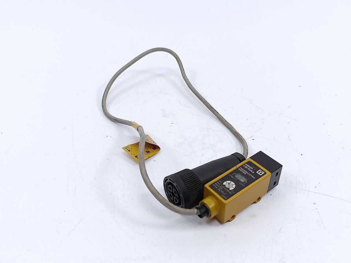 OMRON E3S-R2E4 Photoelectric Switch