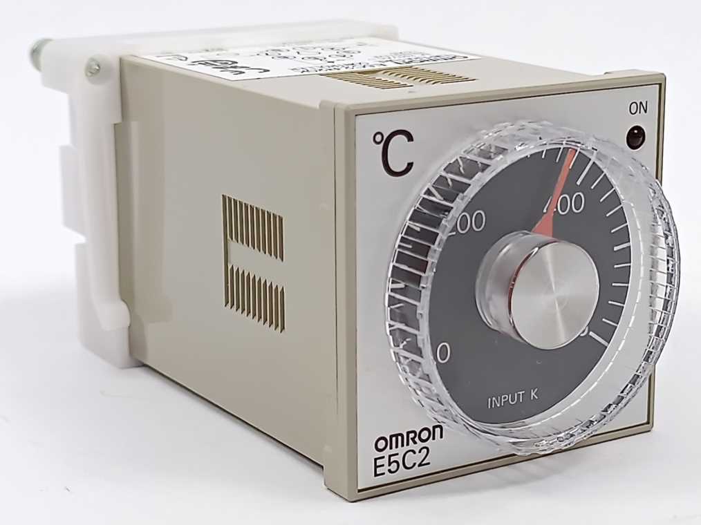 OMRON E5C2-R20K TEMPERATURE CONTROLLER 0 to 600 deg. C 100-120V AC