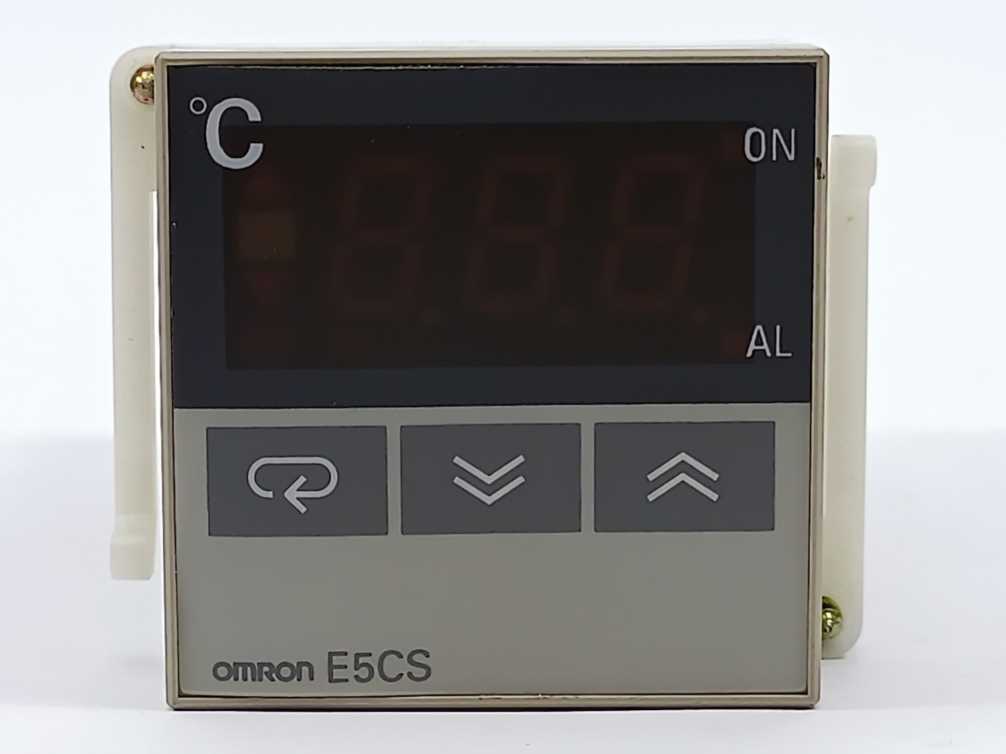 OMRON E5CS-R1PX-521 TEMPERATURE CONTROLLER