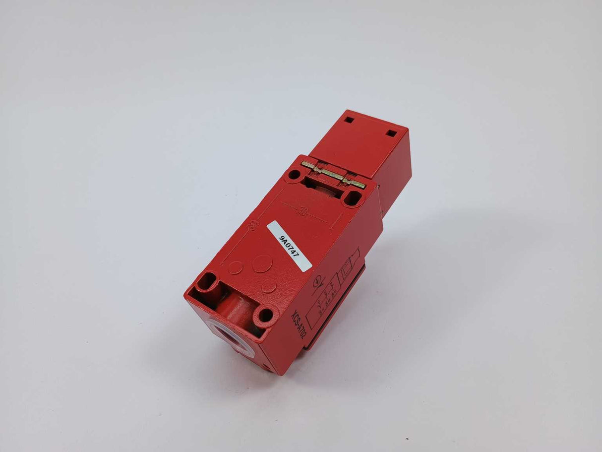 TELEMECANIQUE XCS-A702 Safety Limit Switch