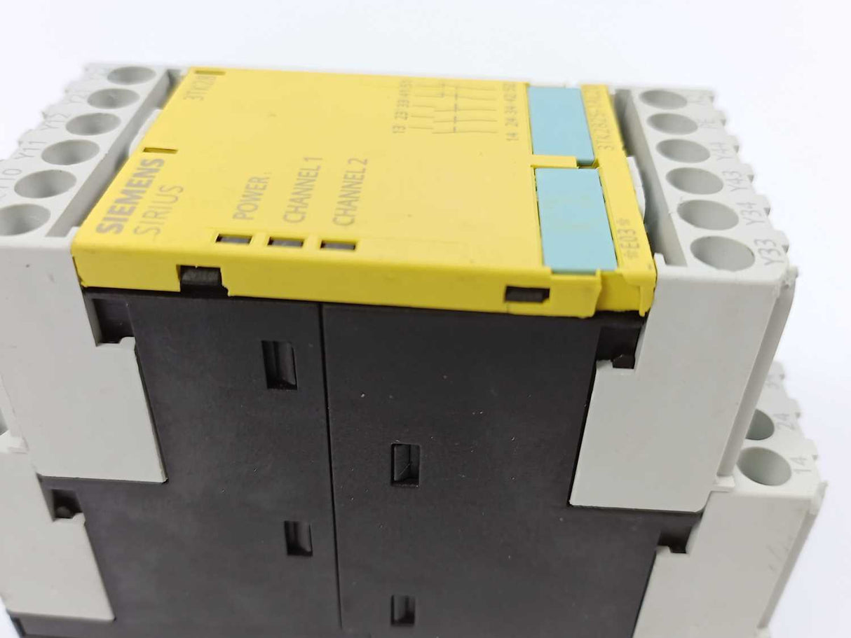 Siemens 3TK2825-AL20 Safety Relay