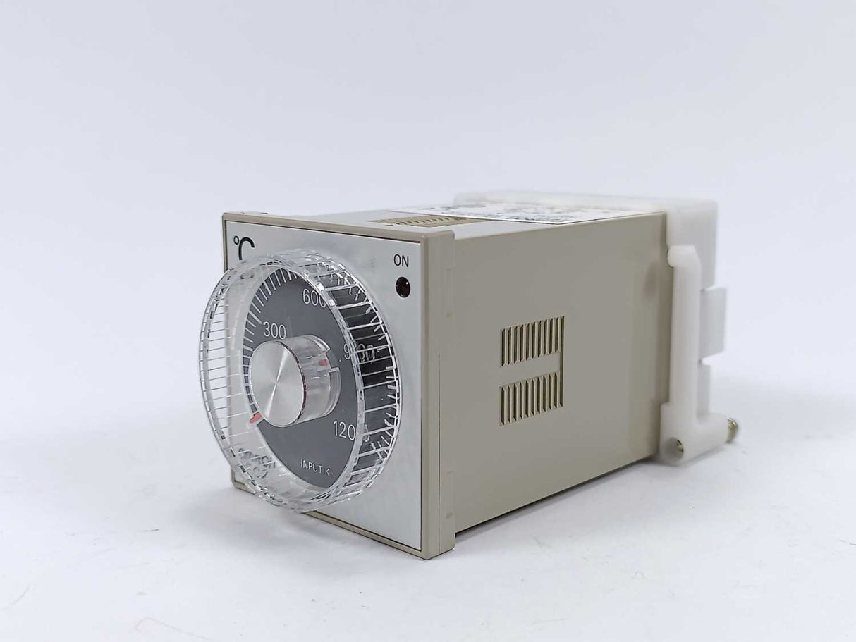 OMRON E5C2-R20K TEMPERATURE CONTROLLER 0 to 1200 deg. C 100-120V AC