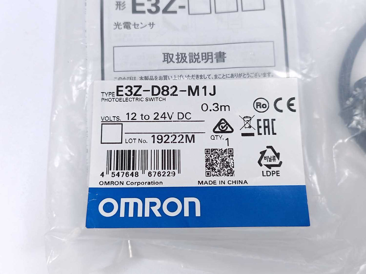 OMRON E3Z-D82-M1J Photoelectric sensor, 0.3m