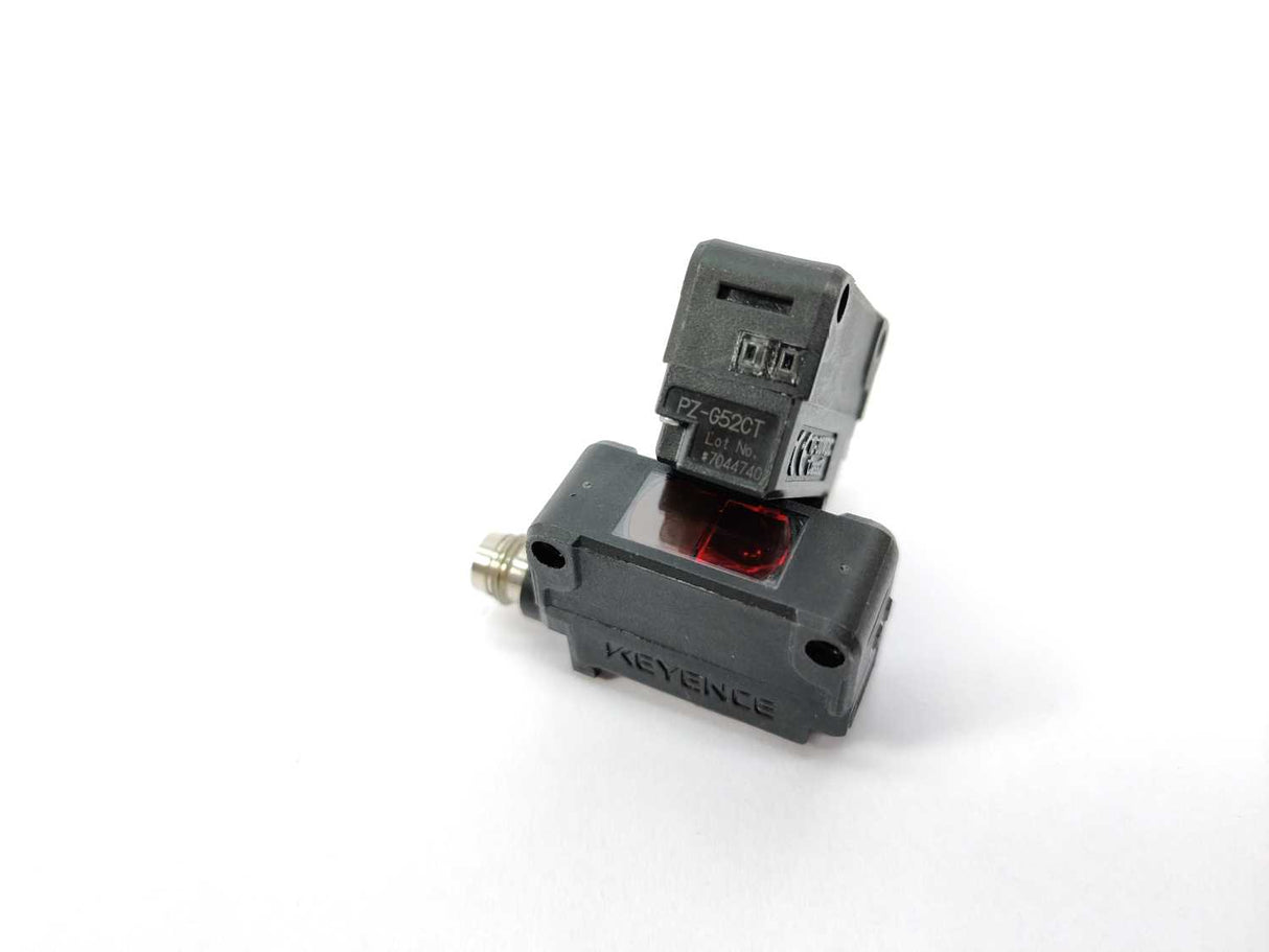 KEYENCE  PZ-G52CP Square Reflective Photoelectic Sensor