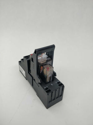 Siemens LZS:PT5D5R24 Plug-in Relay Complete Unit