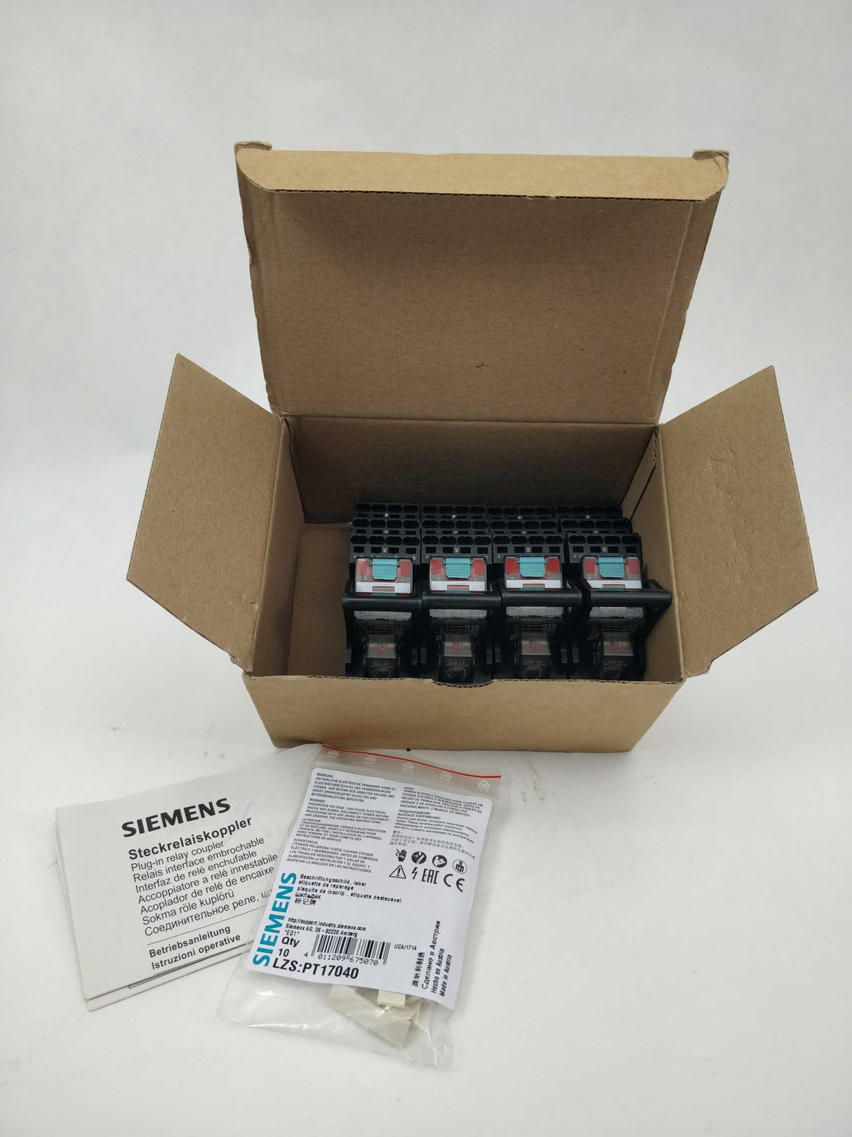 Siemens lZS:PT5D5R24 Plug-in Relay Complete Unit 4 Pcs.