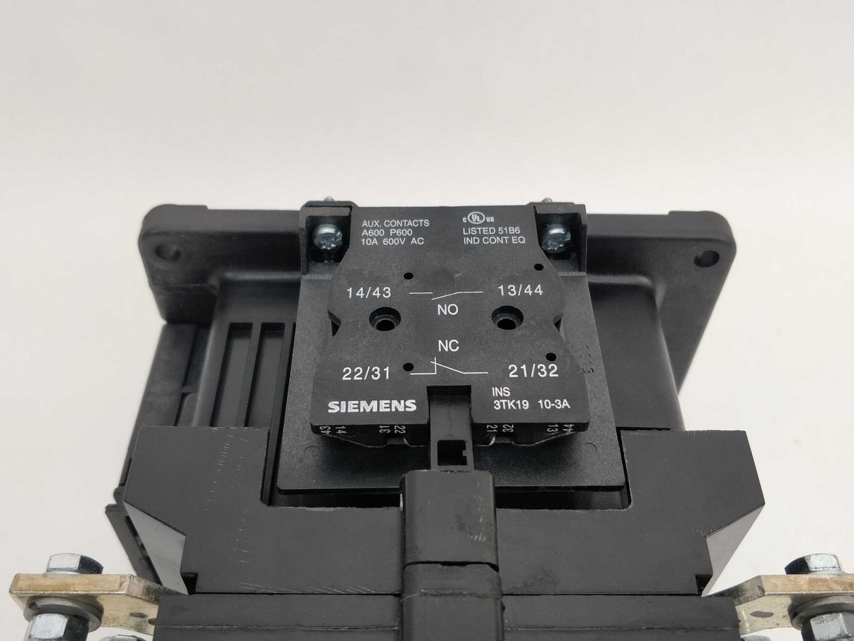 Siemens 3TK1042-0AP0 Contactor, AC-1, 4-pin 230V 50Hz