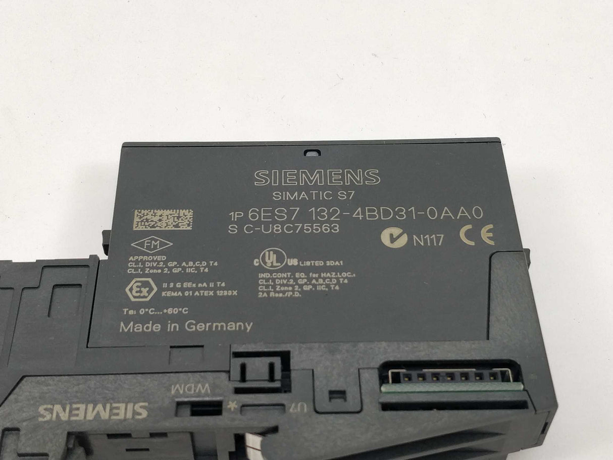 Siemens 6ES7132-4BD31-0AA0 SIMATIC S7 w/ 6ES7193-4CB60-0AA0