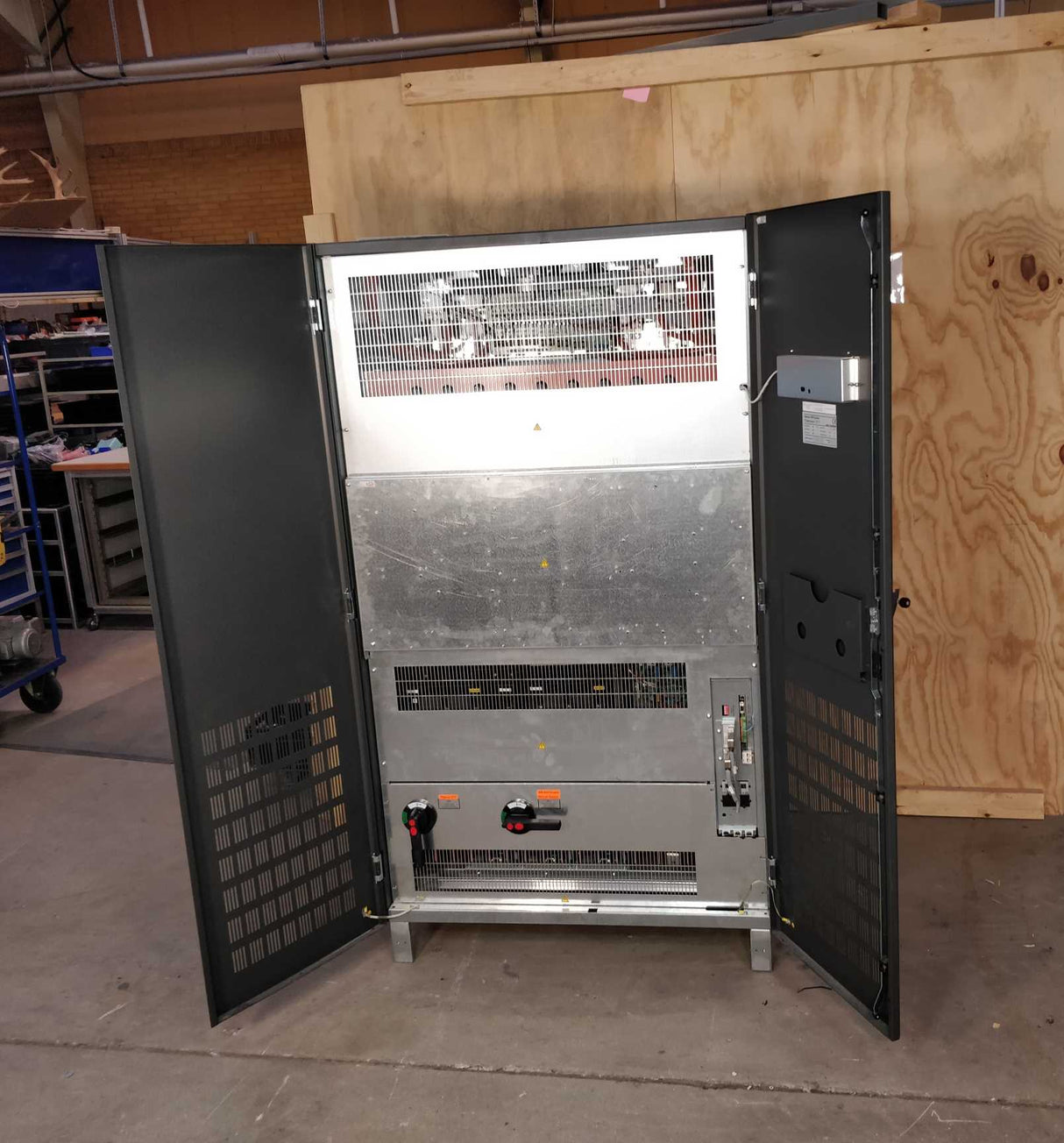 Newave 1779-04-1982 PowerWave 33 300kVA S2 UPS System