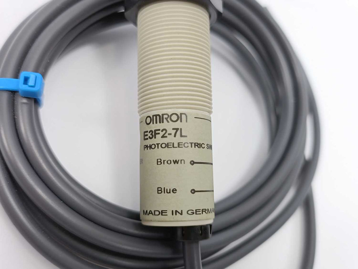 OMRON E3F2-7L Photoelectric Switch 10 to 30VDC