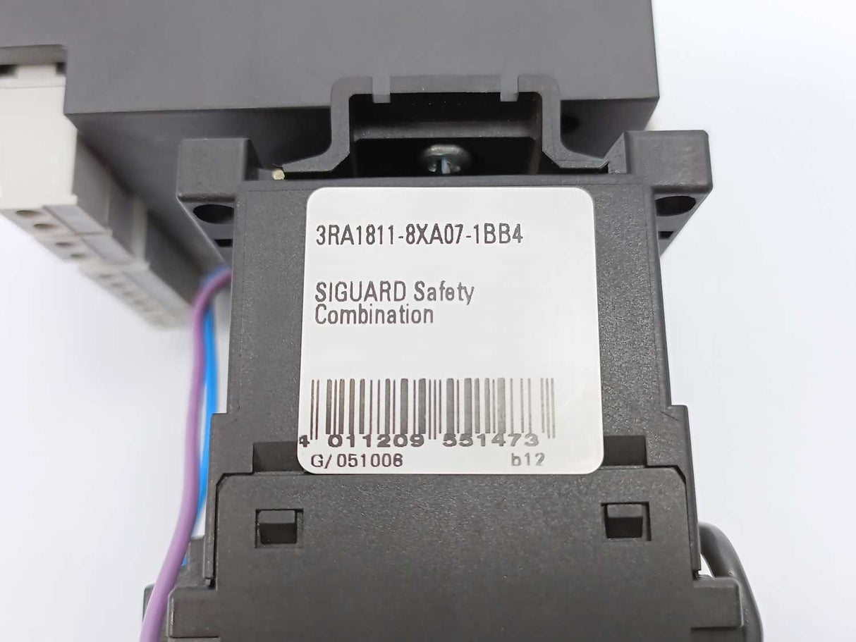 Siemens 3TK2850-1BB40 SIRIUS safety relay w/ contactor relay enabling circuits