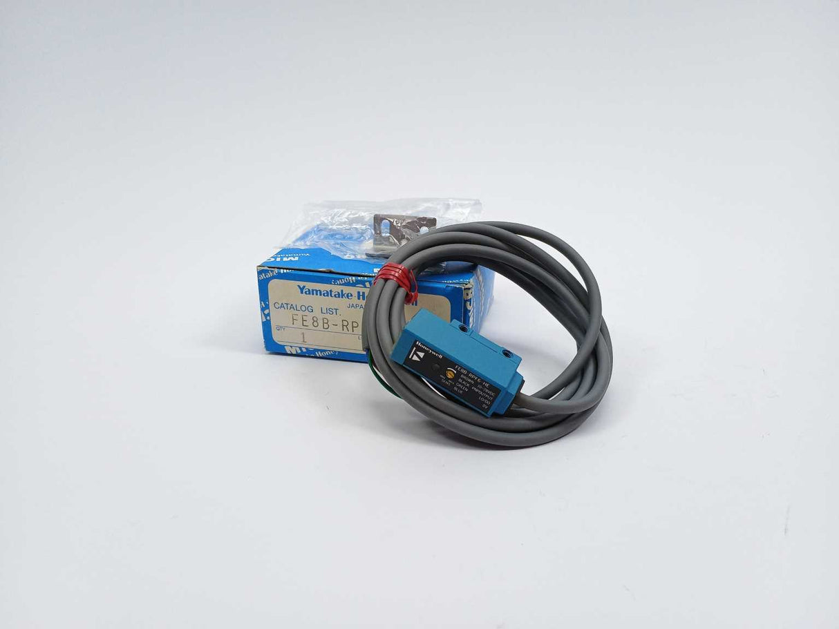 Yamatake / Honeywell FE8B-RPF6-HE Photoelectric Sensor