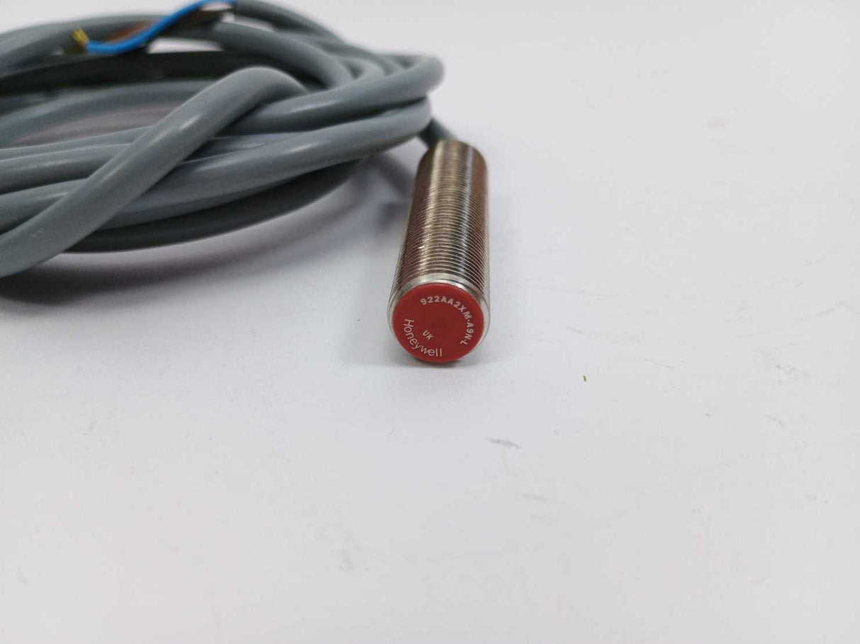 Honeywell 922AA2XM-A9N-L Proximity switch. M12 Shielded