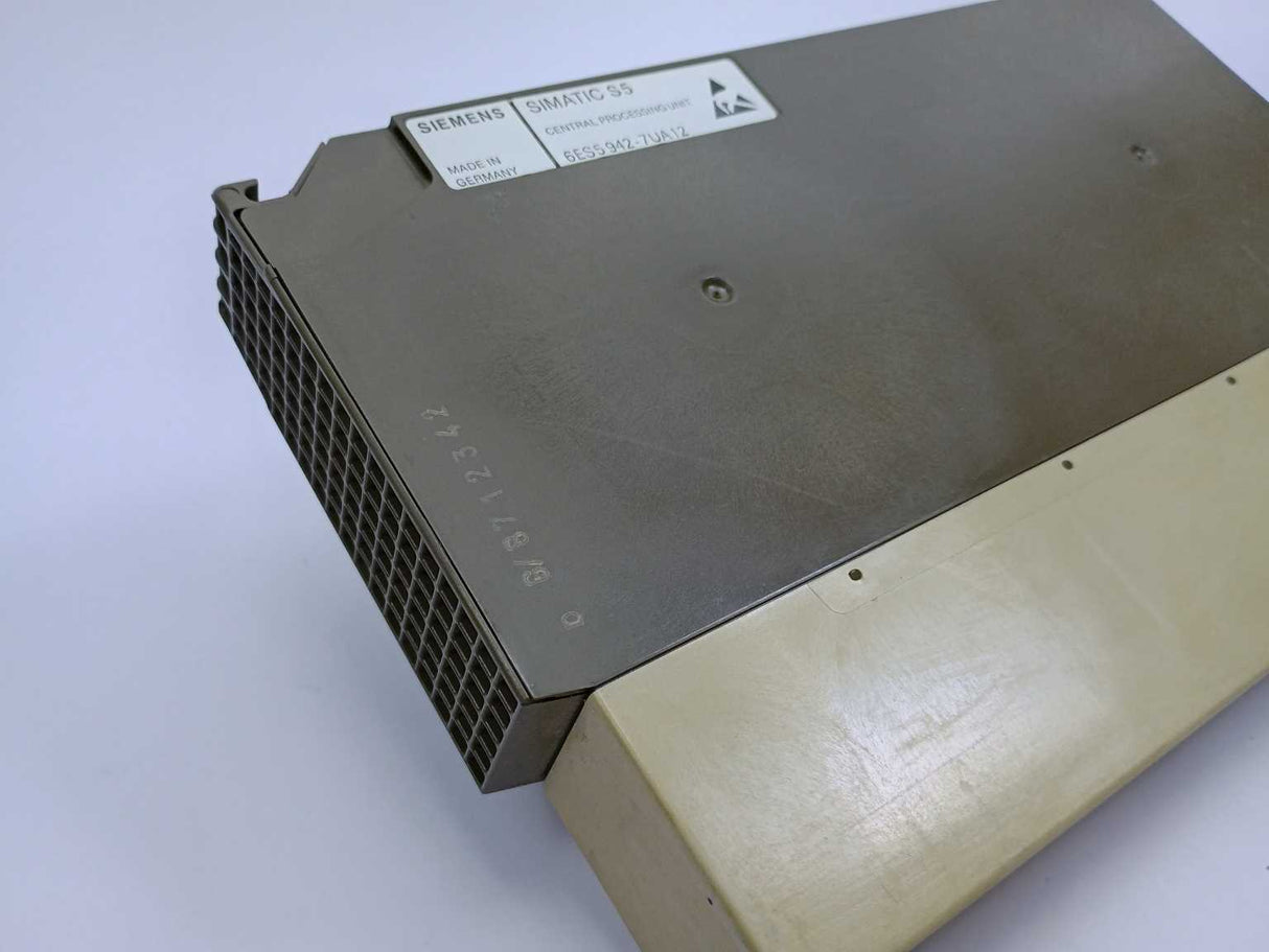 Siemens 6ES5942-7UA12 SIMATIC S5 942 Central Processing Unit