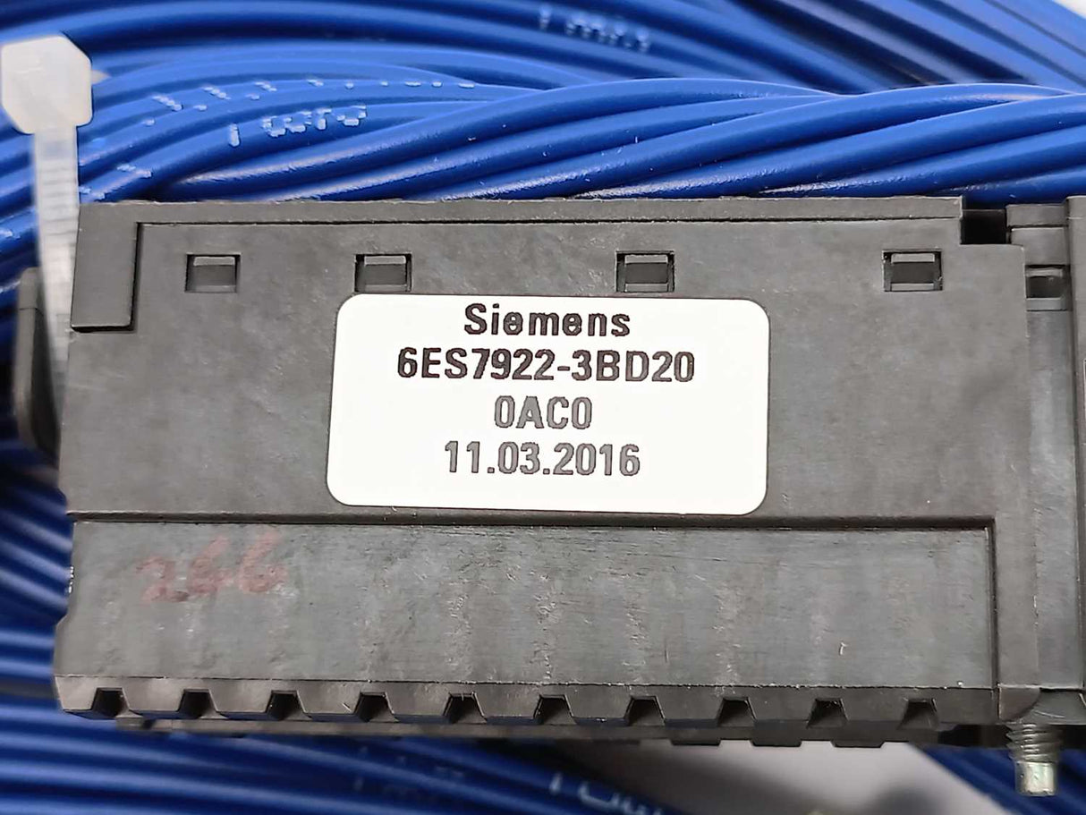 Siemens 6ES7922-3BD20-0AC0 Front connector with single cores 3.2m