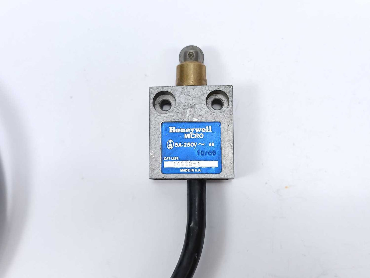 Honeywell 14CE2-1 Limit Switch Top Roller Plunger