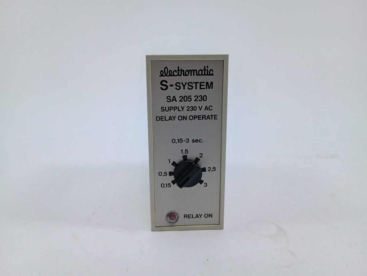 Electromatic SA 205 230 0,15-3 sec. 230 VAC Relay. Delay on Operate