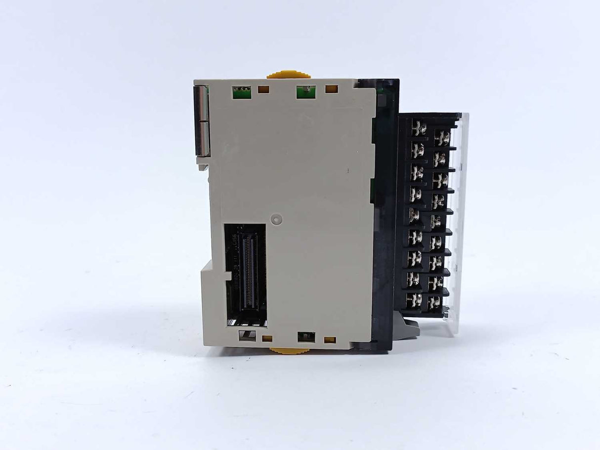 OMRON CJ1W-MAD42(SL) Output module w/ OD-507-18P Terminal block