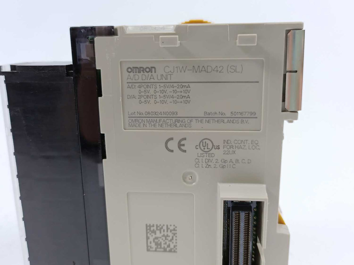 OMRON CJ1W-MAD42(SL) Output module w/ OD-507-18P Terminal block