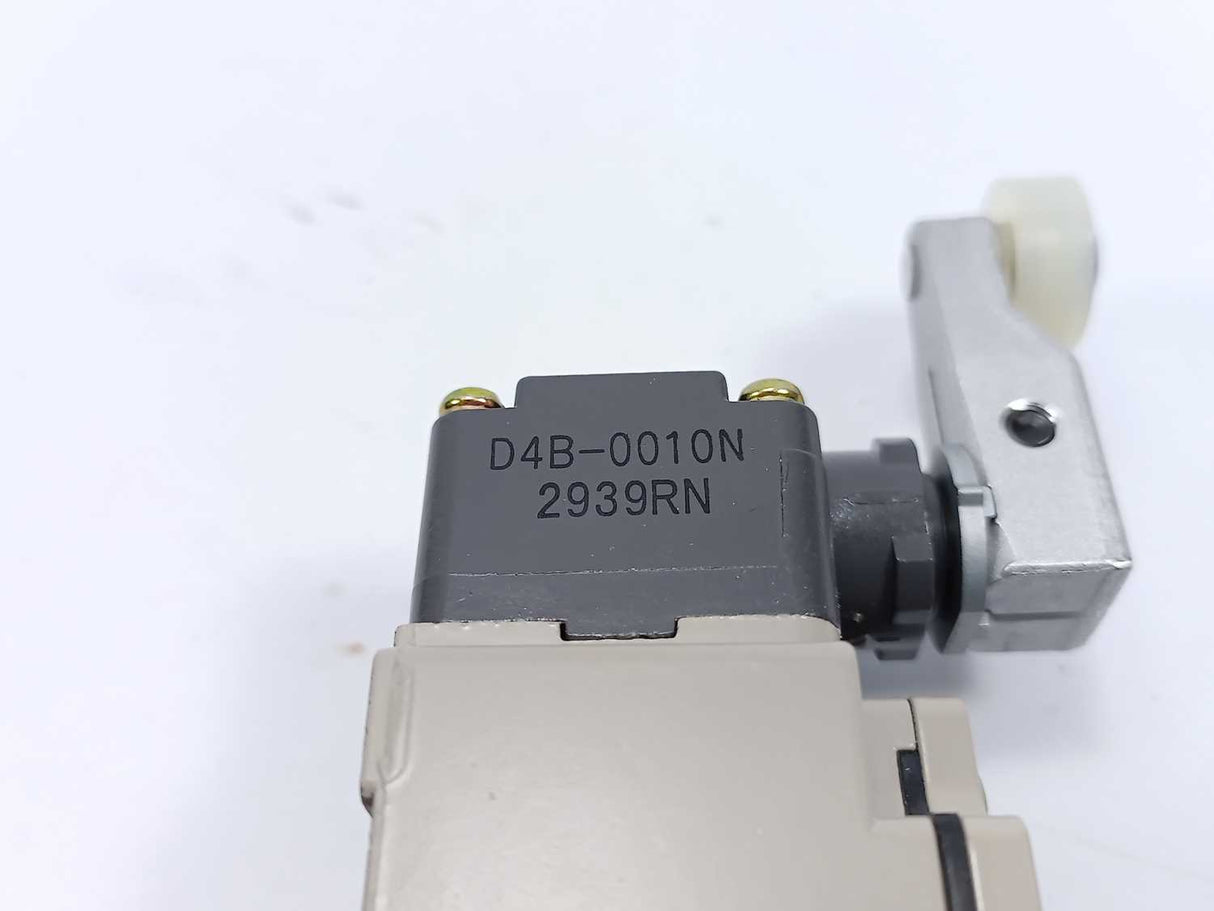 OMRON D4B-1A11N Limit Switch