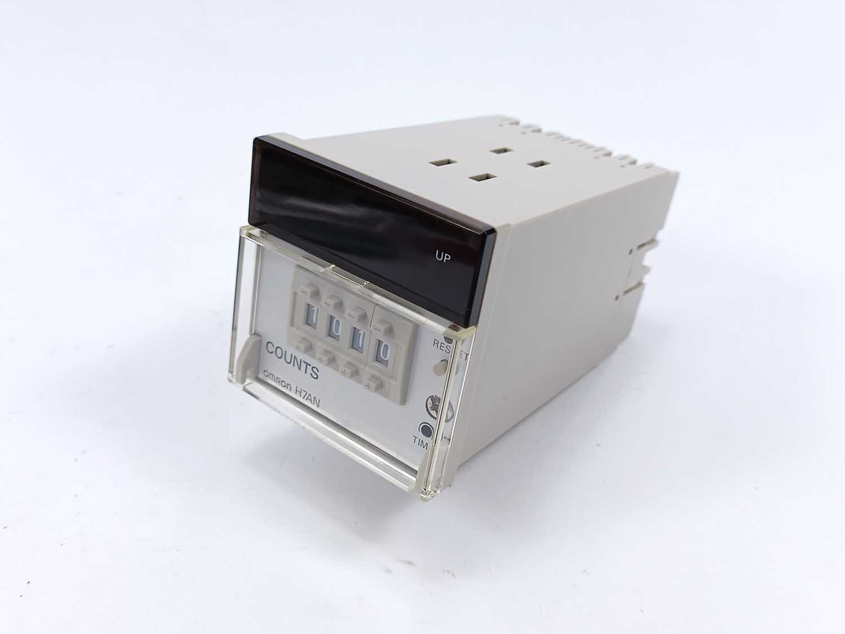 OMRON H7AN-E4DM Counter w/ Mounting Brackets