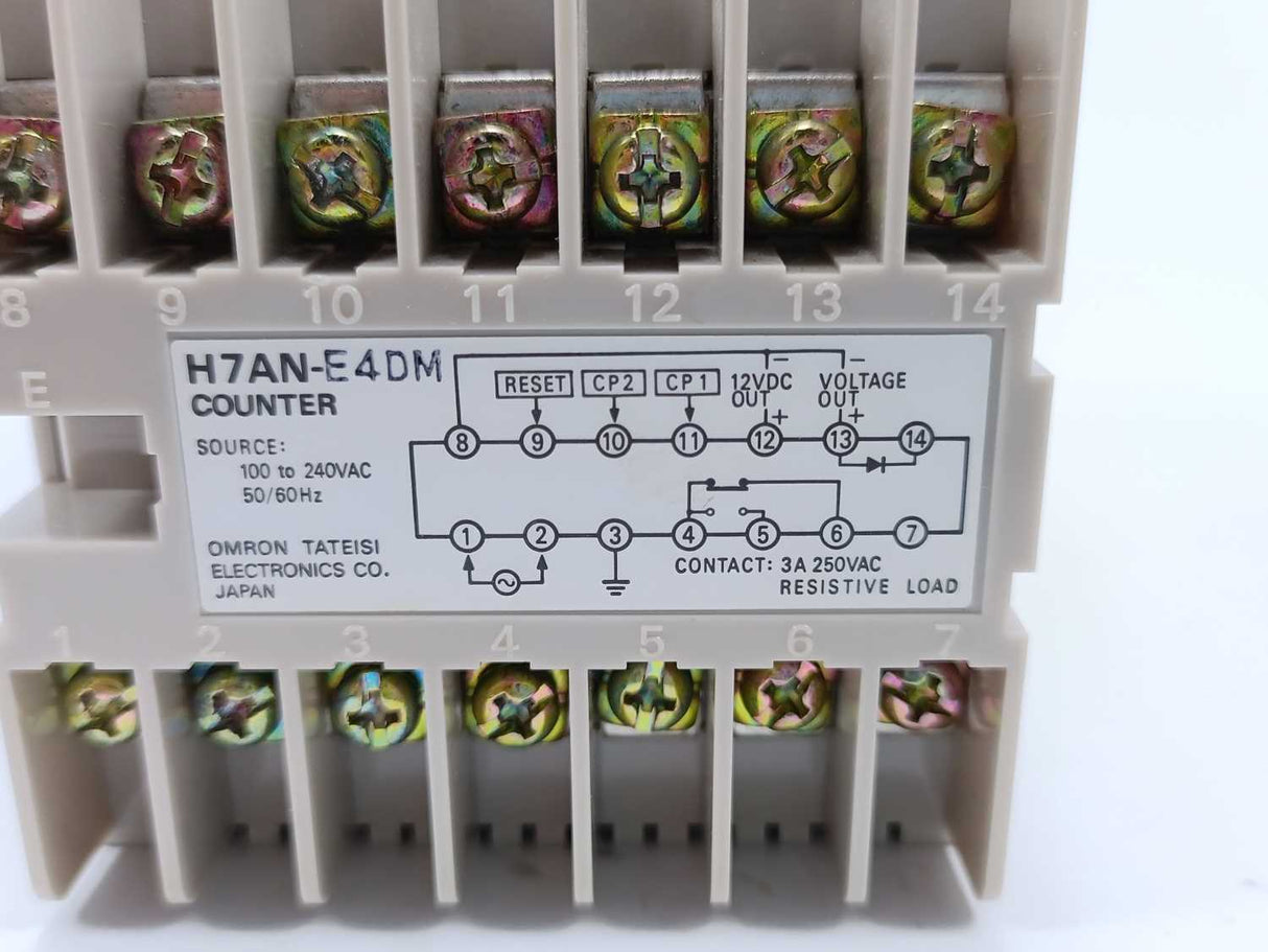 OMRON H7AN-E4DM Counter w/ Mounting Brackets