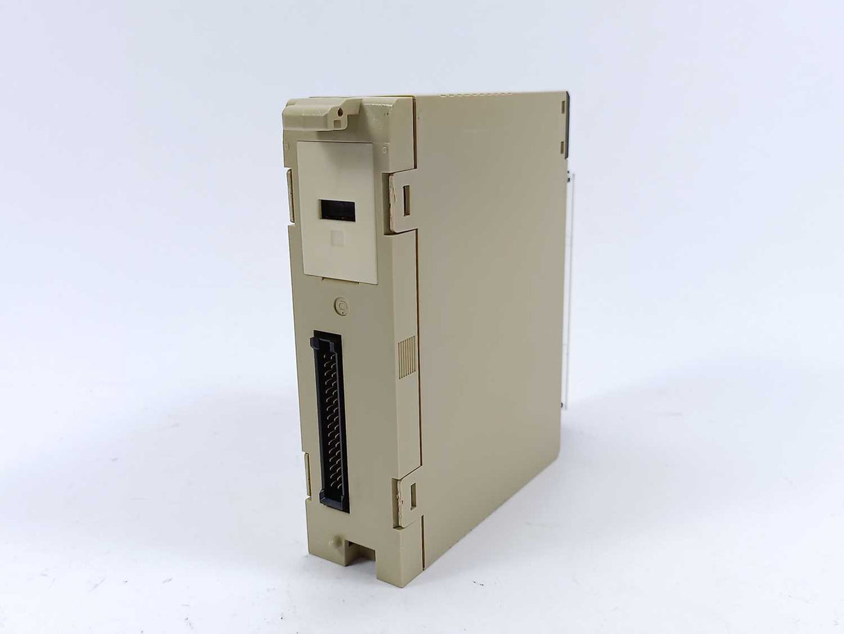 OMRON C200H-OC225 Output Unit w/ Terminal Block