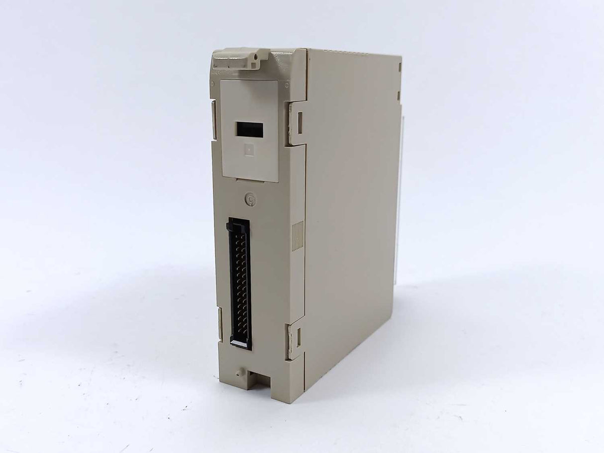 OMRON C200H-OC225 Output Unit w/ Terminal Block