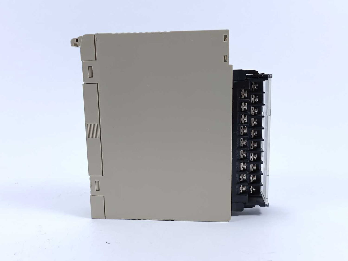 OMRON C200H-OC225 Output Unit w/ Terminal Block